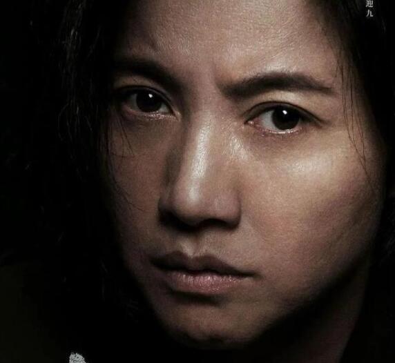 《对手》的特点十分明显，紧张的斗争中有普通人对生活的无奈