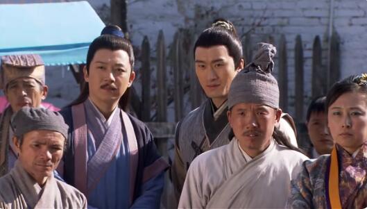 《啼笑书香》借用“范进中举”的故事作为铺垫