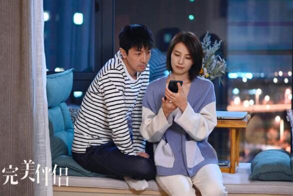 《完美伴侣》她一改往昔的形象，扮演一个让人窒息的职场女强人