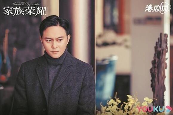 《家族荣耀》讲述杨茜尧和李彩桦饰演的姐妹花同天嫁入马氏家族