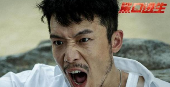 《鲨口逃生》以女性的美，作为吸引观众目光的手段