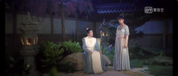 《潇洒佳人淡淡妆》是由曲荣达执导，孔雪儿、晏紫东领衔主演