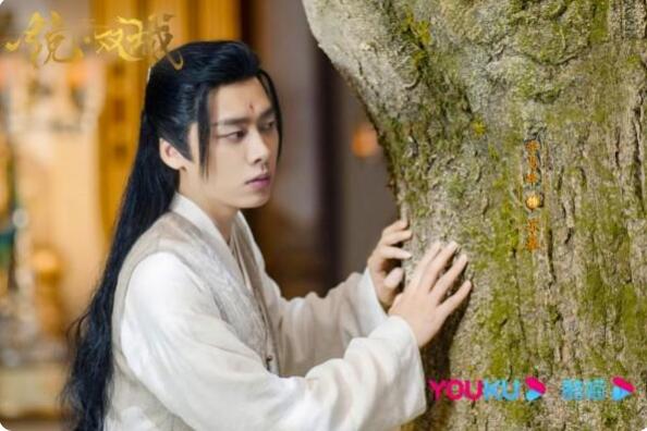 由李易峰、陈钰琪共同主演的古装奇幻大剧《镜·双城》终于开播！
