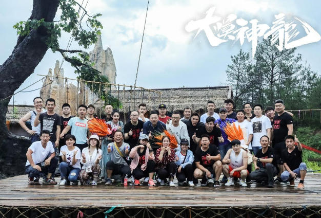 《大漠神龙》故事背景复杂，剧情跌宕起伏