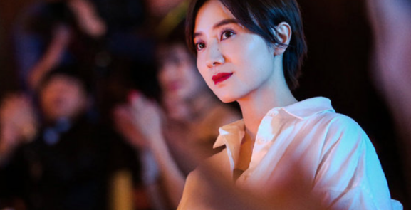 《超级的我》一部科幻题材的奇幻冒险片