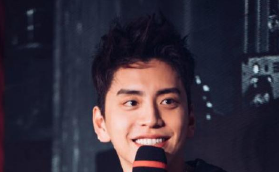 《超级的我》一部科幻题材的奇幻冒险片