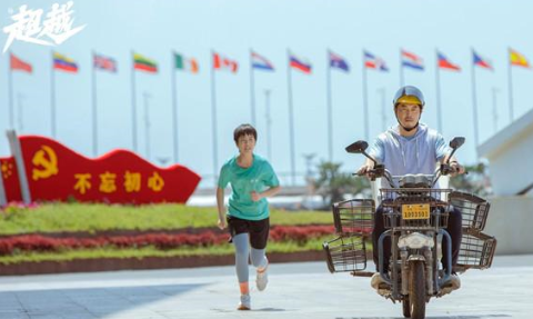 《超越》《冬奥一家人》等一批冬奥题材影视作品已在荧屏上掀起了冰雪运动的热潮