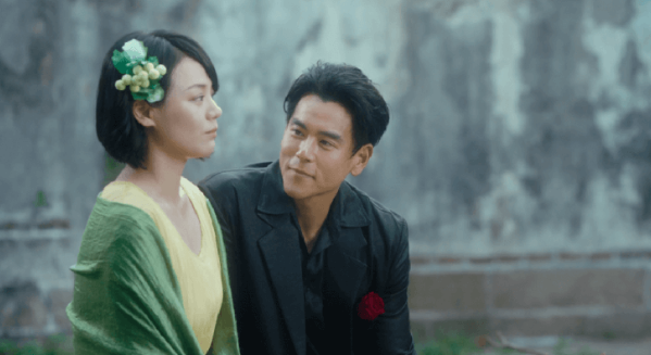 《第一炉香》马思纯饰演葛薇龙，离家背景到香港寻求姑妈帮助。