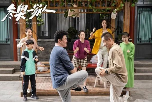 《超越》《冬奥一家人》等一批冬奥题材影视作品已在荧屏上掀起了冰雪运动的热潮