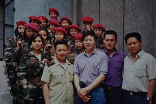 《特战行动》高伟光、胡冰卿等年轻主演担当而有激情，在戏里的各种军事动作，一招一式很有样子