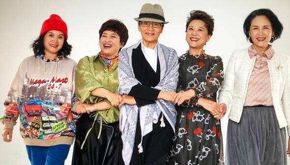 《老闺蜜》新海报出炉，让我们再次领略到了五位大美女的优雅风采。