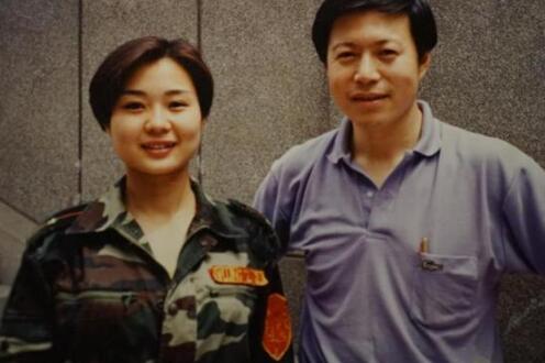 《特战行动》高伟光、胡冰卿等年轻主演担当而有激情，在戏里的各种军事动作，一招一式很有样子