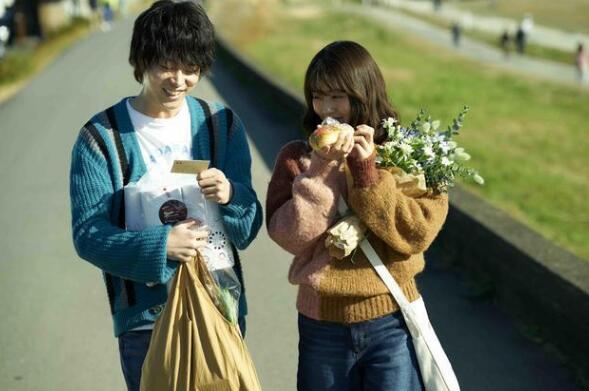 《花束般的恋爱》花束会凋零，但起码曾经很美。