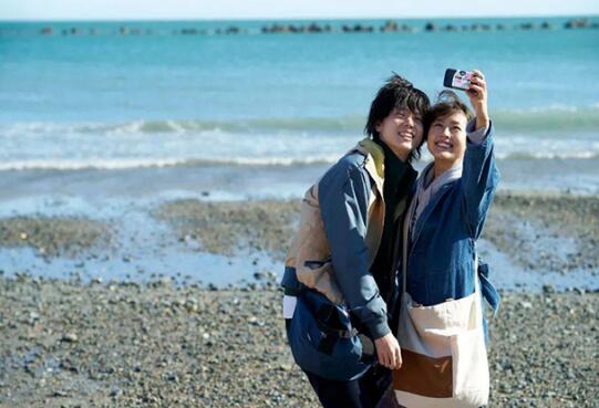 《花束般的恋爱》在各个年龄段的情侣中都已经成为一个必备的话题