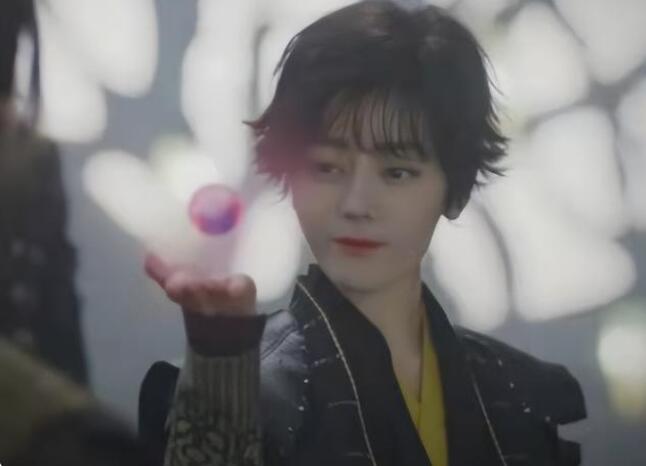 《与君初相识》“父亲说，喜欢的人，要先拥抱再亲吻”。