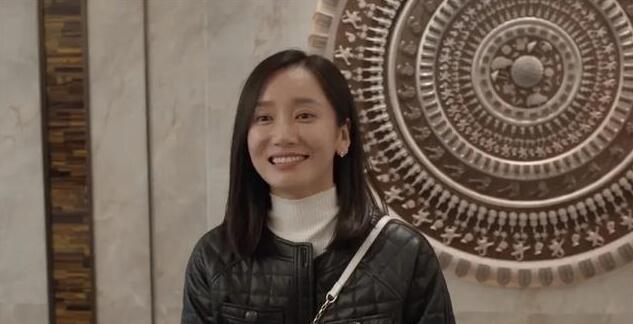 《心居》顾昕母亲面对葛玥父母时，会出现自卑心理。