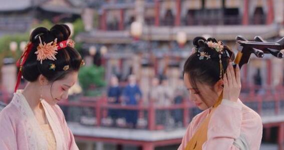 《梦华录》演员演技勉强过关，表情管理很奇怪，没有逻辑和层次。