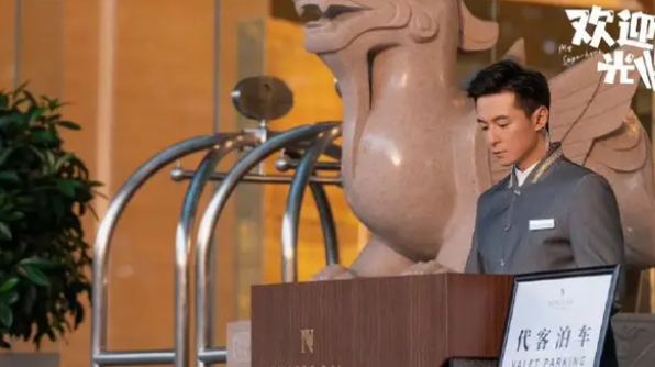 《欢迎光临》朱雨辰饰演的王牛郎好评如潮，却逃不过令人窒息的母爱。