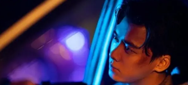 《暗夜行者》李易峰分组多个角色，演技引起网友热议。