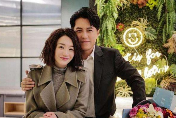 《林深见鹿》开演，靳东 李小冉共同演绎都市爱情故事。