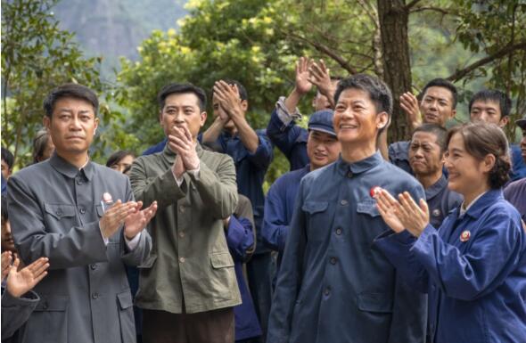 《高山清渠》央视热播 网友：看哭了……