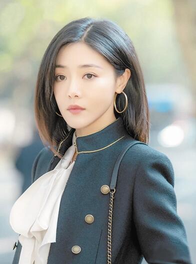 《匆匆的青春》中张弛有度的表演 邓家佳感恩遇到好剧本好角色