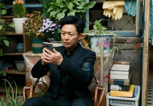 《张卫国的夏天》：中年人风光无限，很可能隐藏着说不尽的苦难