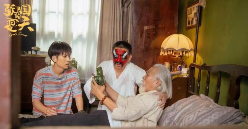 《张卫国的夏天》：中年男人荒谬而苦涩