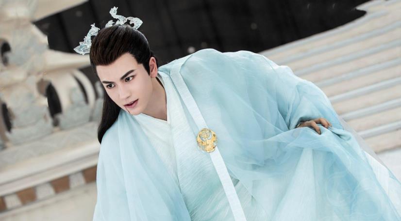 《苍兰诀》：当东方青苍不懂爱情的时候，小兰花已经两次爱上长珩了。