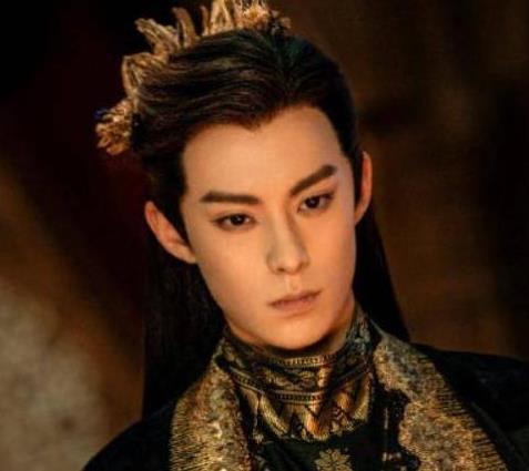 《苍兰诀》持续升温，王鹤棣从古装丑男一跃成为男神，微博粉丝暴涨