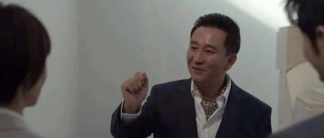 《玫瑰之战》他是剧情中小丑的配角，出身正经梨花世家！