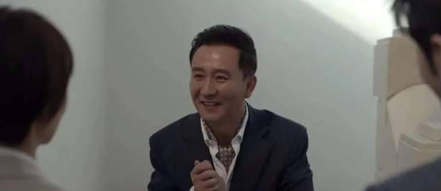 《玫瑰之战》他是剧情中小丑的配角，出身正经梨花世家！