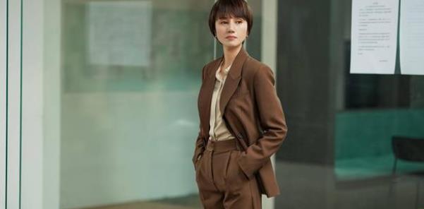 《玫瑰之战》唐小樱出庭作证宋婚内出轨，顾念胜诉。