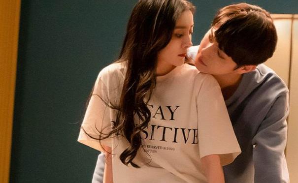 《恋爱的夏天》不仅三观不对，反派的剧情也很拖沓。难怪分数低。