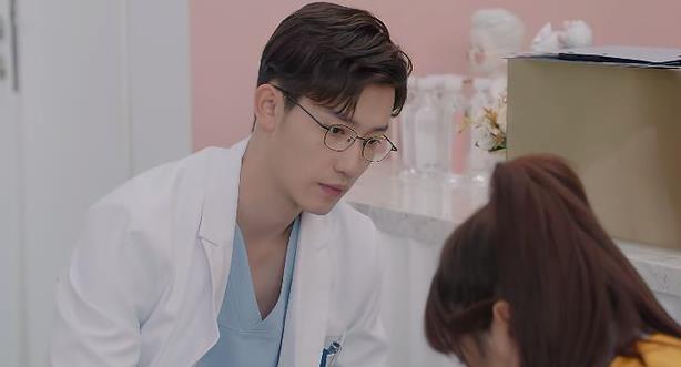 《恋爱的夏天》一个差评播出上，观众差评的原因出奇的一致。