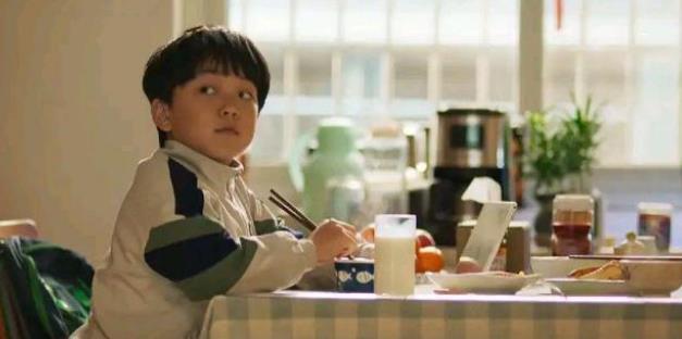 《消失的孩子》作为一部生活剧或者推理剧，在剧情上非常成功，非常吸引人。