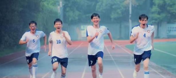 《东八区的先生们》开播两天，就有一大批人弃剧，理由让人无法反驳。