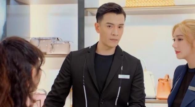 《东八区的先生们》开播两天，就有一大批人弃剧，理由让人无法反驳。