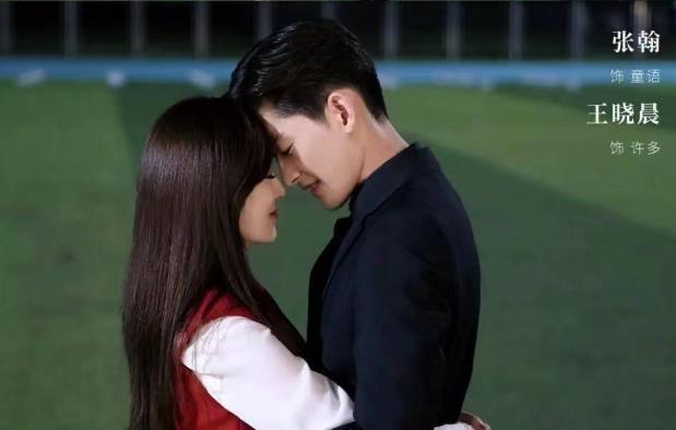 《东八区的先生们》张翰的表现明显反差很大，观众不用担心差评，笑点就在后面。