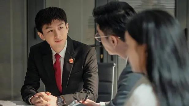 《底线》靳东深入烟火演绎基层法官