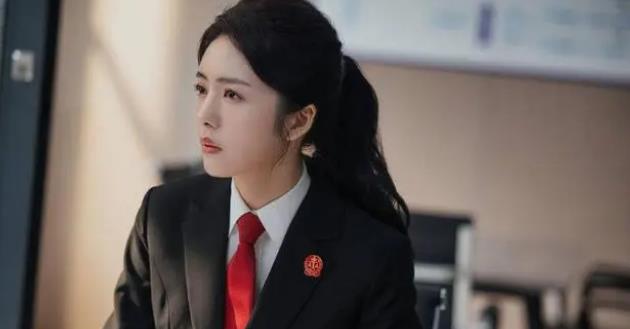 《底线》靳东深入烟火演绎基层法官