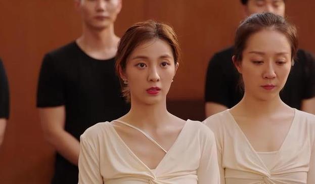 《我们这十年》万鹏饰演的林蓓蓓格外引人注目。