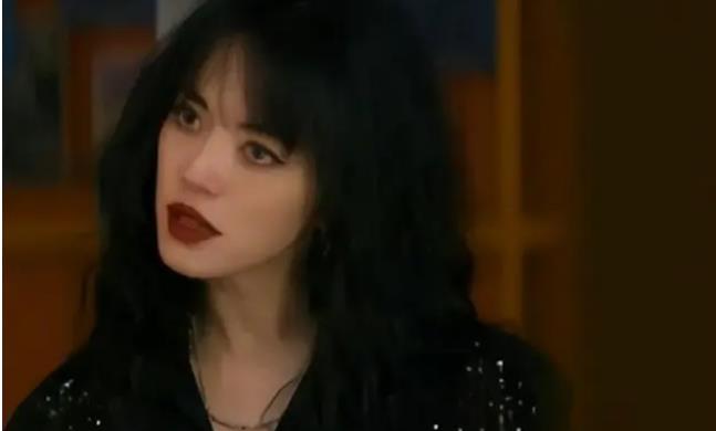 《摇滚狂花》热度还可以，但是口碑却很一般