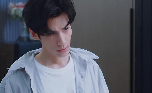 《追光者》女主人设差，跳摆脱不掉老套感情