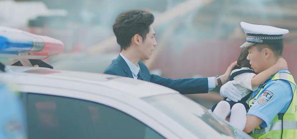 《追光者》女主人设差，跳摆脱不掉老套感情