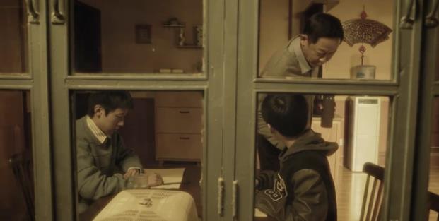 《促醒者》三人之间的关系，似乎有些非比寻常