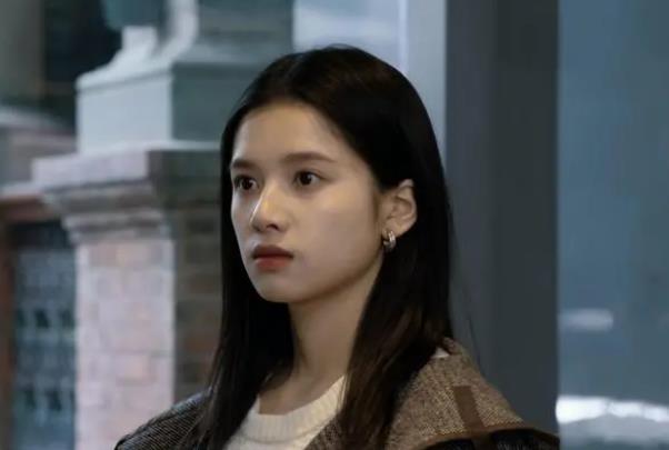 《点燃我温暖你》讲述了编程天才李峋与少女学霸朱韵的爱情故事