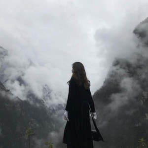 《鱼缸》与《还是会长大》哪首歌词更靡靡之音