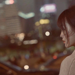 《光年之外》与《我爱你》哪首歌词更若即若离    