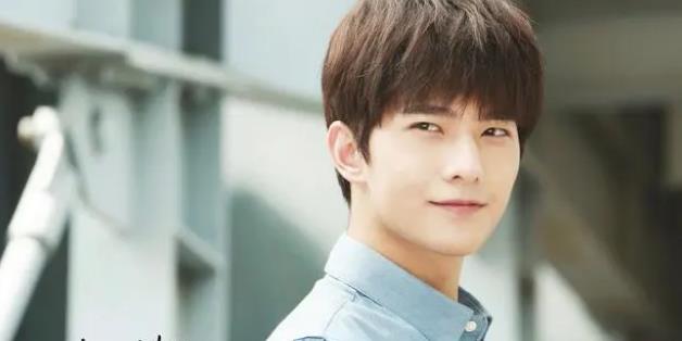 《拜托了！8小时》现实和虚拟世界里两个人高能的爱情故事